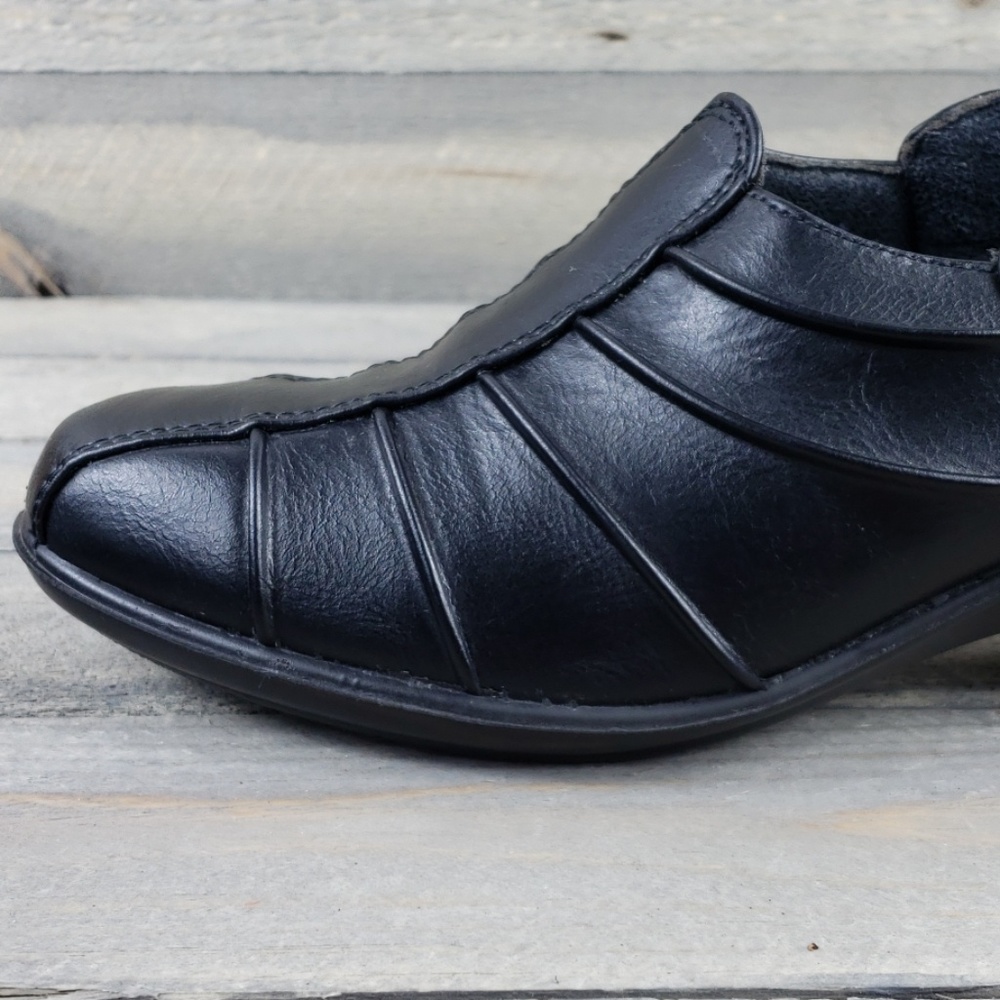 Women's Easy Street Slingback Pleated Comfort Shoe - Picture 7 of 7